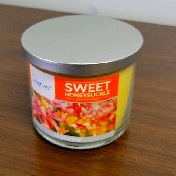 Set Of Three (3) scented candles Interiors® brand - Picture 4 of 6